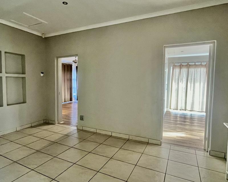 4 Bedroom Property for Sale in Fraaiuitsig Western Cape